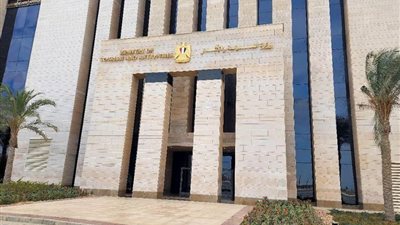 وزارة السياحة تنفي اختفاء 5 قطع أثرية وتحطم أخرى بالمتحف اليوناني الروماني بالإسكندرية