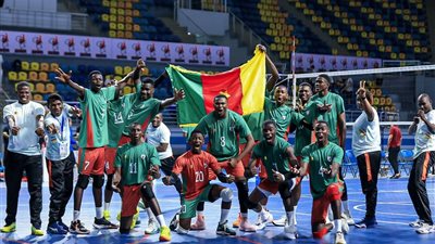 الكاميرون تهزم أوغندا.. وتضرب موعدًا مع مصر في نهائي إفريقيا لشباب الكرة الطائرة