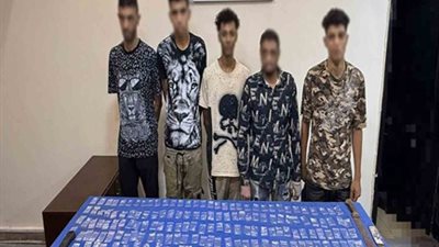 بحوزتهم آيس وأسلحة نارية.. سقوط عناصر إجرامية لترويج المخدرات بالجيزة 