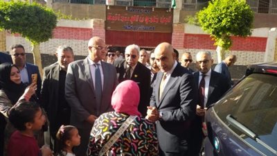 تفقد مدرستي الشيماء وابن خلدون.. وزير التربية والتعليم يطمئن على سير الدراسة بالقليوبية