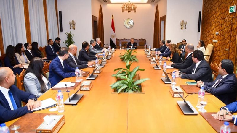 وزير الخارجية يجتمع