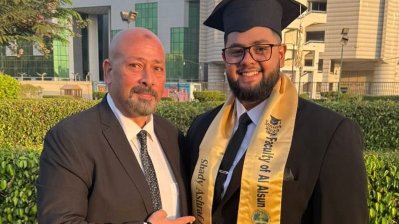الأستاذ أشرف العربي