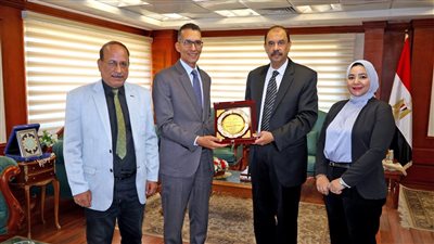 لدعم التنمية.. محافظ سوهاج يستقبل رئيس قطاع الإعلام الداخلي بالهيئة العامة للاستعلامات