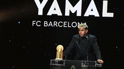 لامين يامال يتوج بجائزة أفضل لاعب صاعد في حفل الكرة الذهبية 2025