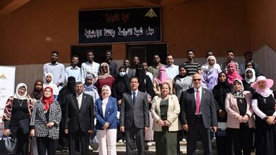 رئيس جامعة بنها يلتقي الطلاب الوافدين.. دعم متواصل ودمج كامل في الأنشطة الجامعية