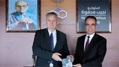 هدية مصرية خاصة للسفير الألماني.. أغاني أم كلثوم من ستوديو نجيب محفوظ