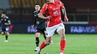 تضاؤل فرص مشاركة مهاجم الأهلي في مباراة القمة.. تفاصيل