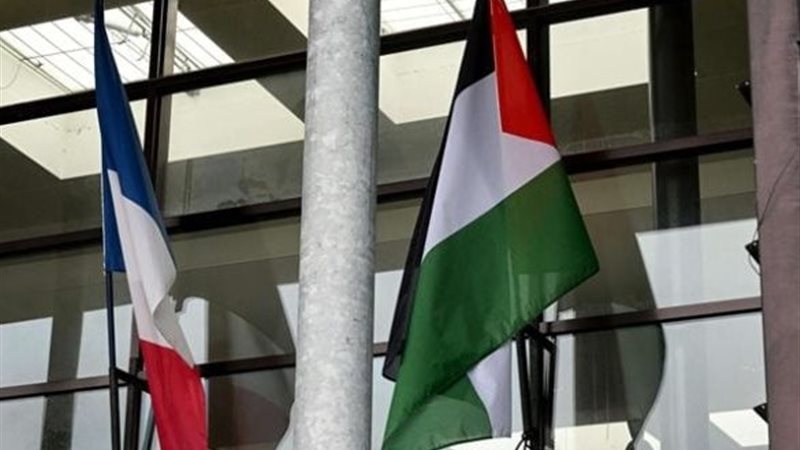 انزال العلم الفلسطيني