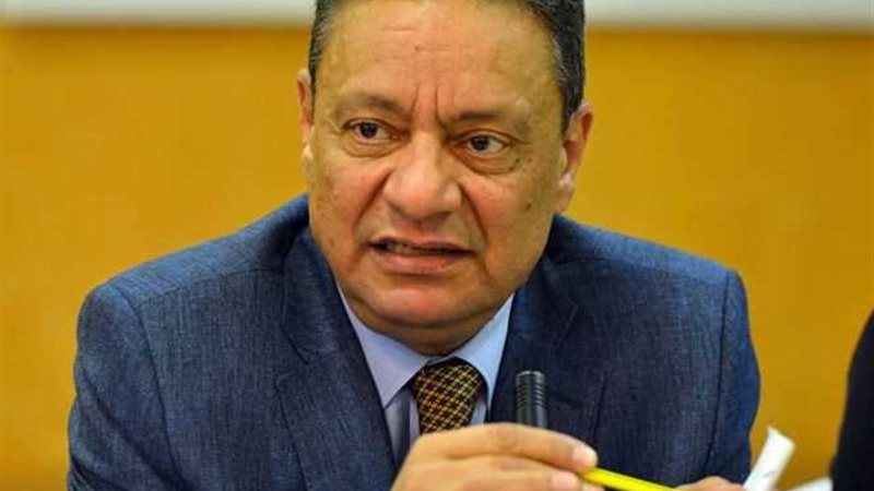 الكاتب الصحفي كرم