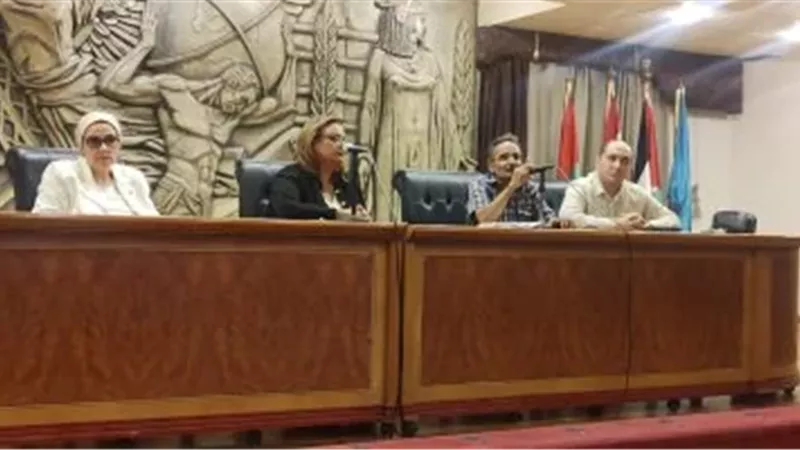 جانب من الندوة