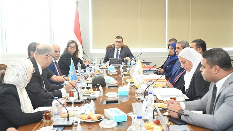 الوزير مع أعضاء صندوق