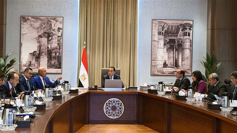 رئيس الوزراء يتابع