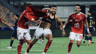 الأهلي يهزم الزمالك بهدفي 