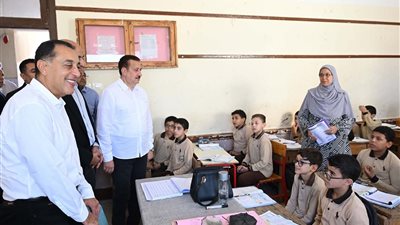 رئيس الوزراء يتفقد عددا من المنشآت التعليمية بقرية سبك الأحد  .. صور 