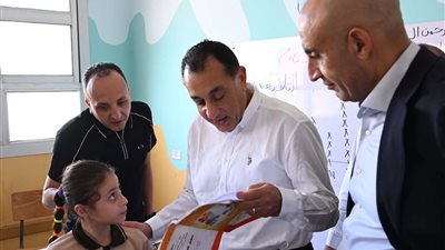 بحضور وزير التعليم.. مدبولي يتفقد عددًا من المنشآت التعليمية بالمنوفية (صور)