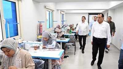 رئيس الوزراء يتفقد مركز تنمية وصحة الأسرة بـ 