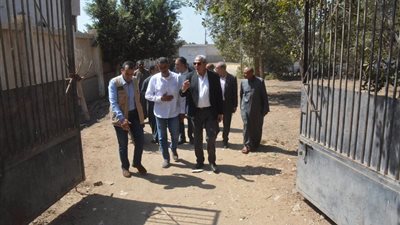 بالصور.. محافظ الغربية في جولة مفاجئة بقرية أبشواي الملق لمتابعة الخدمات وتلبية احتياجات المواطنين