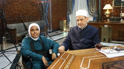 شيخ الأزهر يستقبل محاربة السرطان والإعاقة آية مهني الأولى مكفوفين بسوهاج