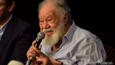 يحيى الفخراني: «سمير غانم كان إنسانا نقيا وخلى دلال تسيب مسرحيته عشاني»