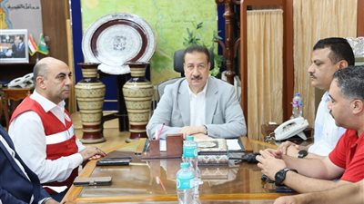 محافظ المنوفية يناقش الاجراءات المتخذة لدعم المتضررين من ارتفاع منسوب مياه النيل 