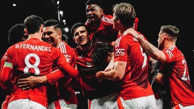 مانشستر يونايتد يقتنص فوزًا ثمينًا على نظيره سندرلاند بهدفين نظيفين