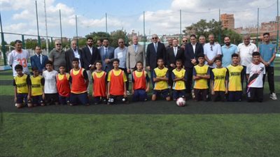 محافظ الغربية يفتتح الملعب الخماسي بنادي اتحاد بسيون ويشيد بشباب المحافظة