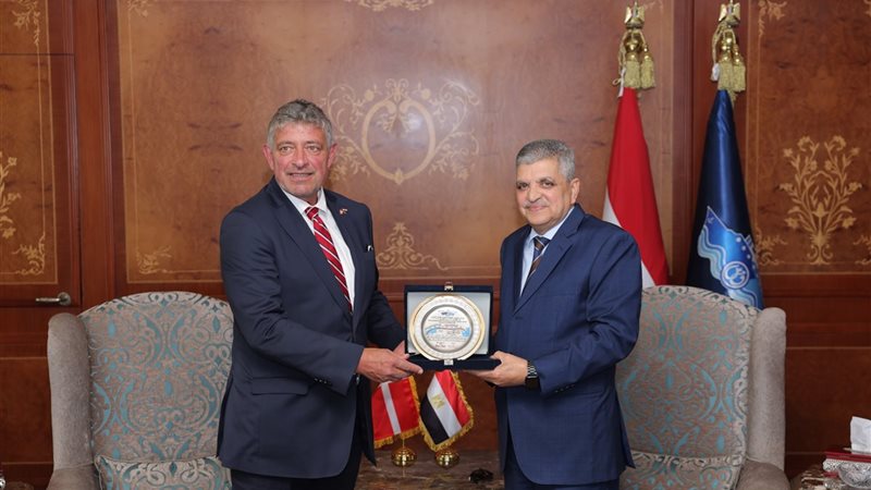 الفريق أسامة ربيع،
