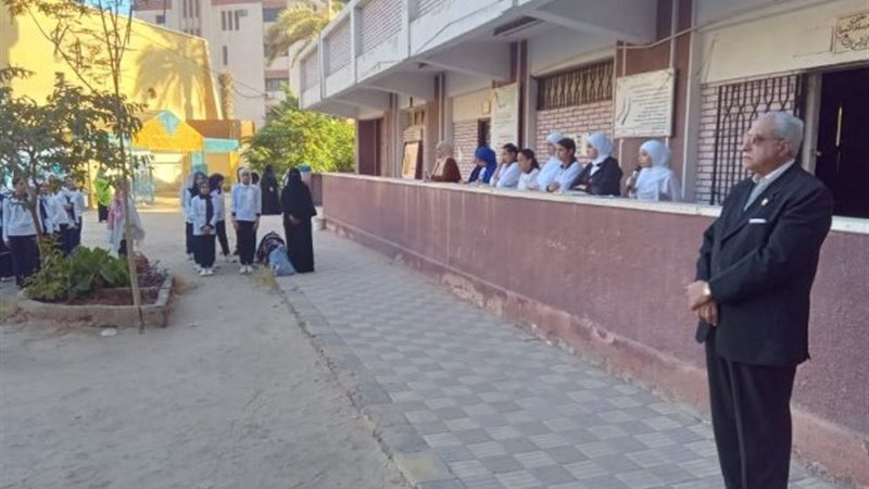 جولة مفاجئة في مدارس