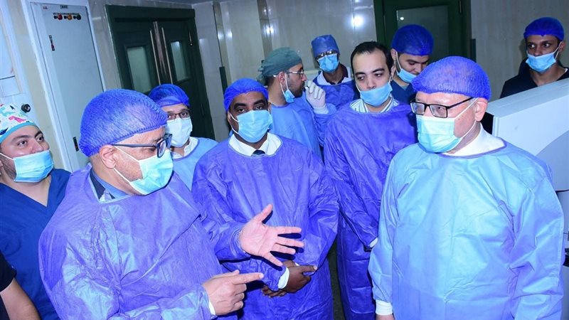 رئيس الجامعة برفقة