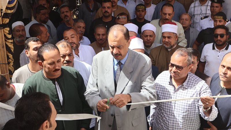المحافظ خلال الافتتاح