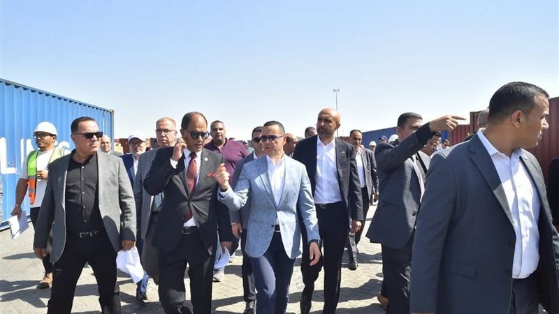 جانب من جولة وزير
