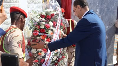 سوهاج تحتفل بالذكرى الـ52 لنصر أكتوبر بوضع إكليل الزهور على نصب الشهداء
