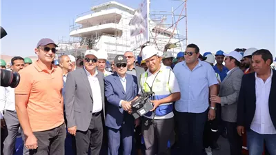 الفريق أسامة ربيع يشهد تدشين قاطرتين ضمن خطة توطين الصناعة البحرية