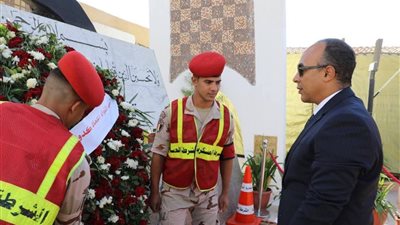 بتكليف من محافظ المنيا.. نائبه يشارك في إحياء ذكرى نصر أكتوبر بوضع إكليل الزهور