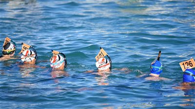 انطلاق منافسات بطولة العالم للسباحة بالزعانف في المياه المفتوحة بالعلمين