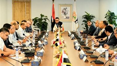 وزير الإسكان يتفقد عددًا من المشروعات في مدن القاهرة الجديدة