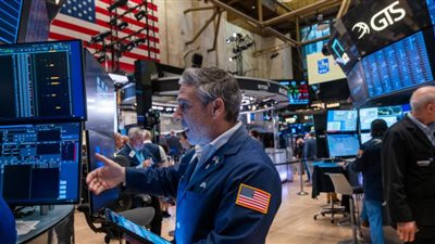 انهيار الأسهم الأمريكية عقب تصريحات ترامب بزيادة الرسوم الجمركية على الصين 