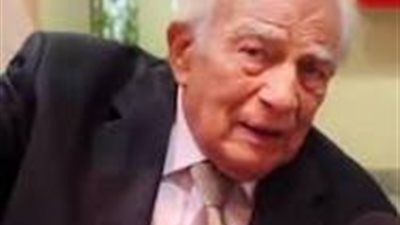 بعد شائعة وفاته.. رشوان توفيق يطمئن جمهوره: 