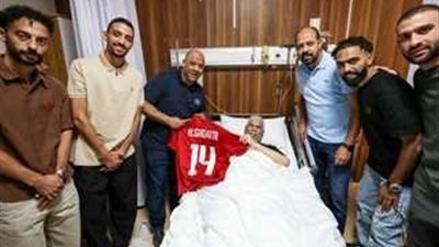 بصحبه وليد صلاح الدين.. لاعبو الأهلي يتوجهون اليوم لزيارة حسن شحاتة