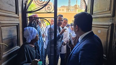 عقب زيارة مفاجئة لمستشفى جرجا العام.. قرارات صادمة يصدرها وكيل الصحة بسوهاج 