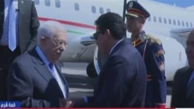 الرئيس الفلسطيني يصل شرم الشيخ للمشاركة في قمة السلام
