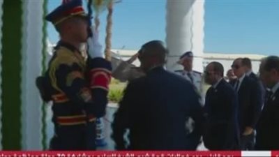 الرئيس السيسي يصل إلى قمة شرم الشيخ للسلام: مشاركة مصرية فاعلة في جهود تحقيق السلام والاستقرار الإقليمي