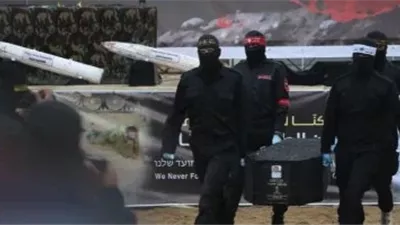 إذاعة الاحتلال الإسرائيلي تكشف هوية الجثث المستلمة من الصليب الأحمر