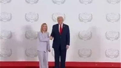 ترامب يلتقط صورًا تذكارية مع القادة المشاركين في قمة شرم الشيخ للسلام