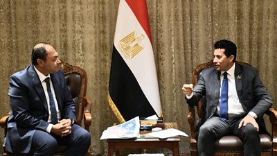 تنسيق مشترك بين وزير الرياضة وهيئة تنمية الصعيد لتنفيذ بروتوكول تطوير المنشآت الشبابية