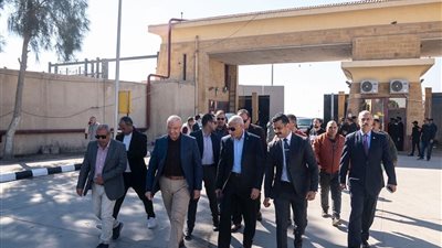 محافظ شمال سيناء يتفقد معبر رفح.. ويؤكد الاستعداد لاستقبال الجرحى الفلسطينيين 