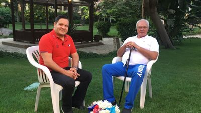 بعد الجدل الأخير.. إدوارد يرد بنشر صور لنجوم كبار استضافهم في برنامجه