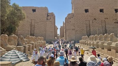 محافظة الأقصر تستقبل الموسم السياحى الجديد بأزياء فرعونية مزركشة