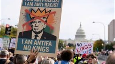 دفاعا عن الديمقراطية.. ملايين الأميركيين يتظاهرون ضد ترامب: «لا للملوك»