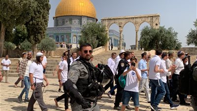 اقتحام جديد للأقصى.. مئات المستوطنين يمارسون طقوسًا تلمودية تحت حماية الاحتلال